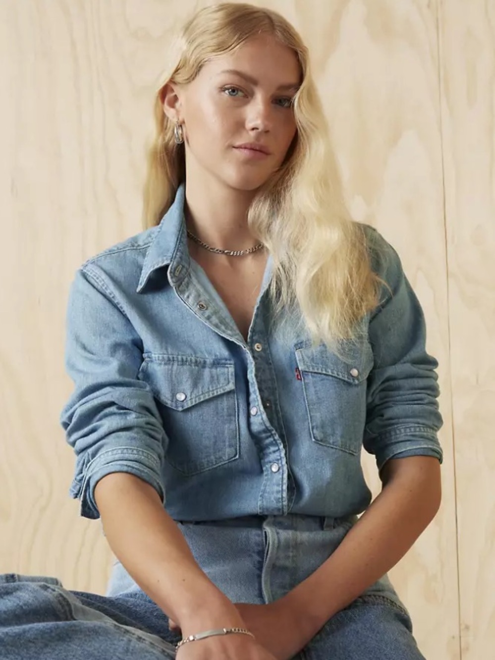 Levi’s iconic western denim shirt size XS in color old 517 medium wash